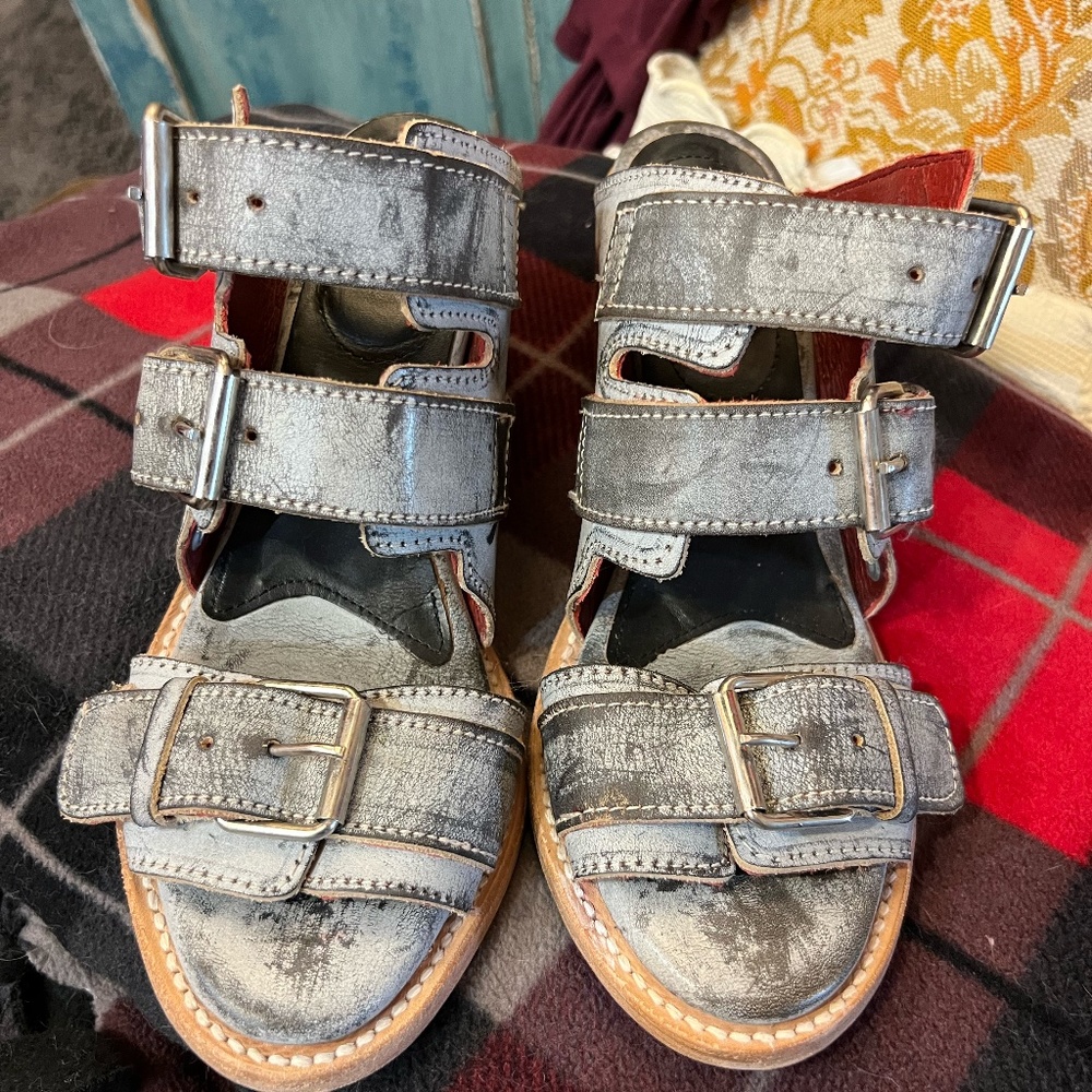 Freebird Caprice Slides Low Block Heel Leather Buckle Gray Sandals Size 9